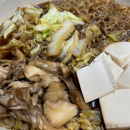 あると思ってた麩が無く豆腐まだ白いままですが(@_@) 肉無しすき煮いいですね♫味染みて旨〜　明日は残りで牛丼ならぬすき煮丼決定☆美味レシピ感謝です(´∀｀*)